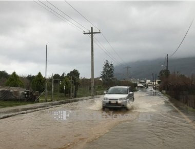 Χανιά: Πλημμυρισμένα σπίτια και κατολισθήσεις λόγω σφοδρής βροχόπτωσης (φωτό, βίντεο)